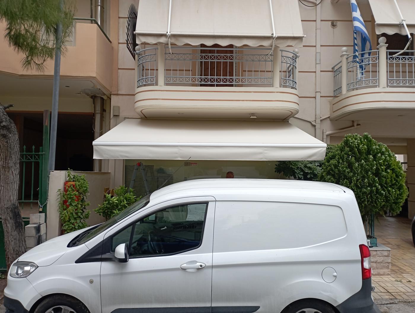 Κασετίνα σε ισόγειο επαγγελματικού χώρου